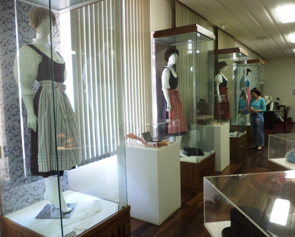 Museu expõe trajes típicos durante a Oktoberfest