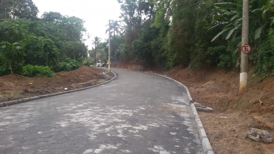 Prefeitura conclui pavimentação da rua 30 de agosto, no bairro Salto do Norte