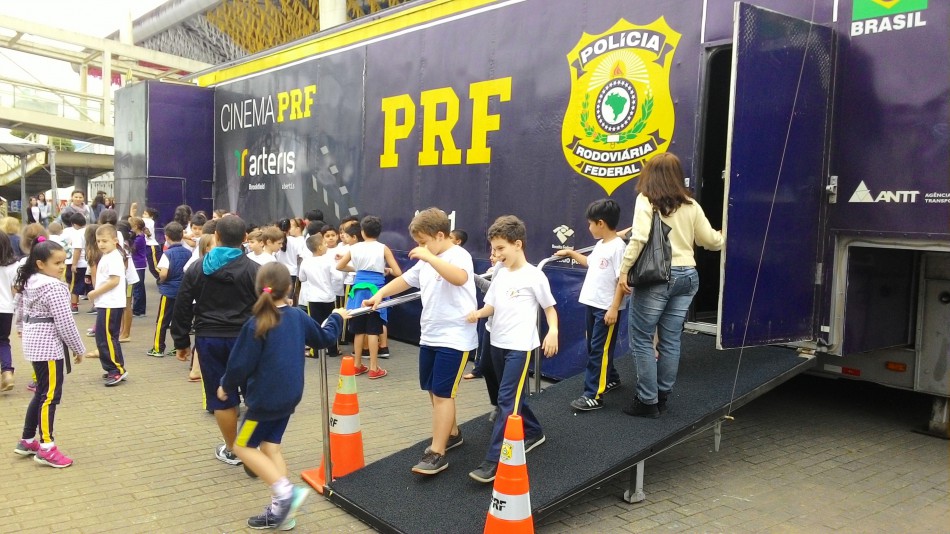 Ação na 32ª Oktoberfest leva conscientização às crianças