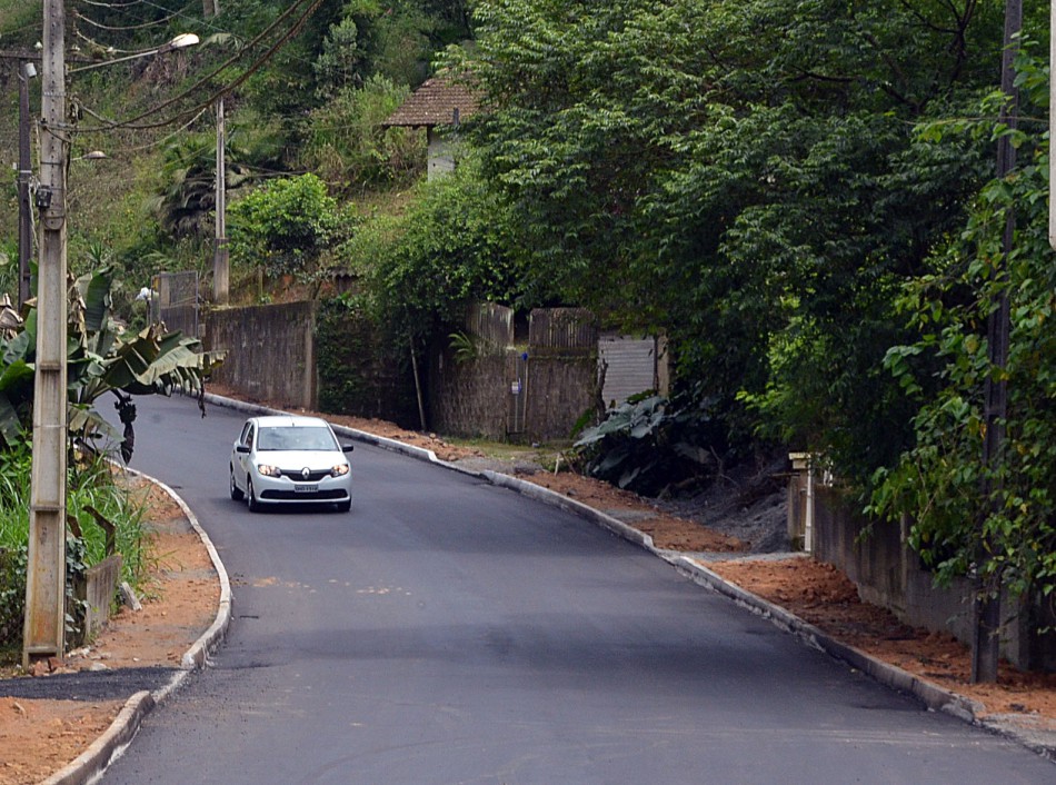Prefeitura conclui asfaltamento da rua Hermann Barthel, na Velha Central