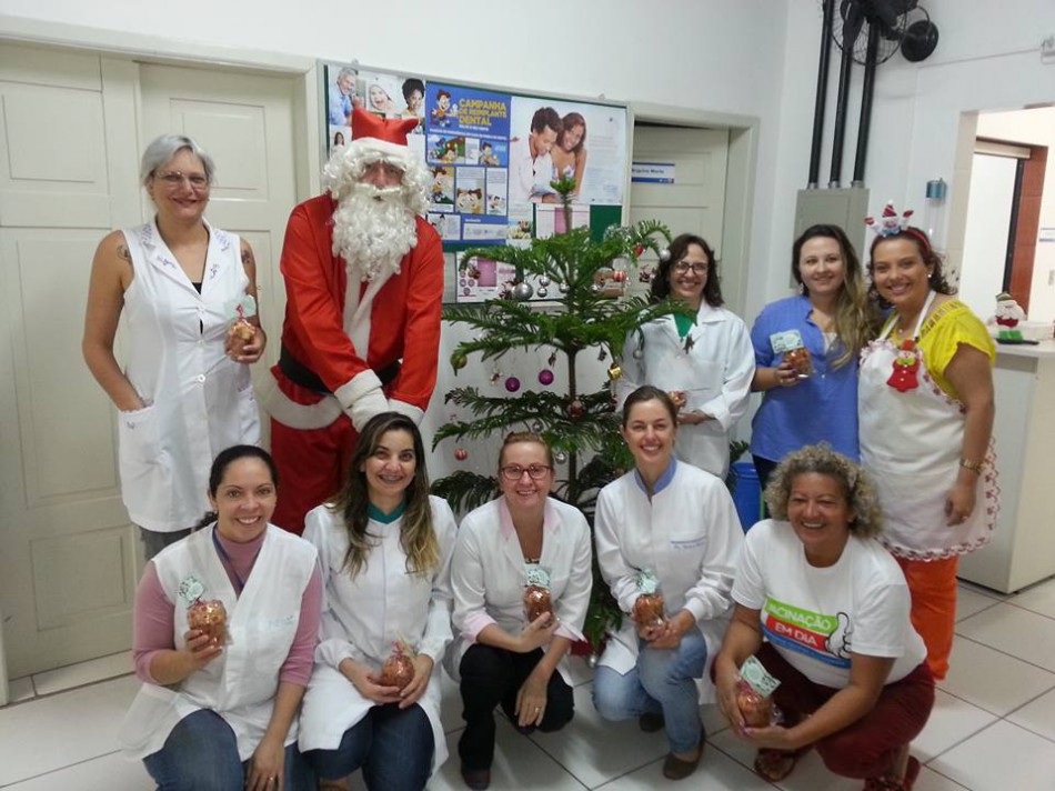 Papai Noel leva alegria e emoção a hospital