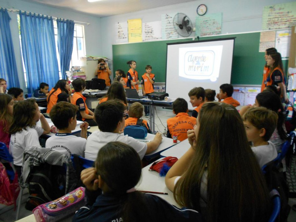 Defesa Civil se reúne com escolas do município