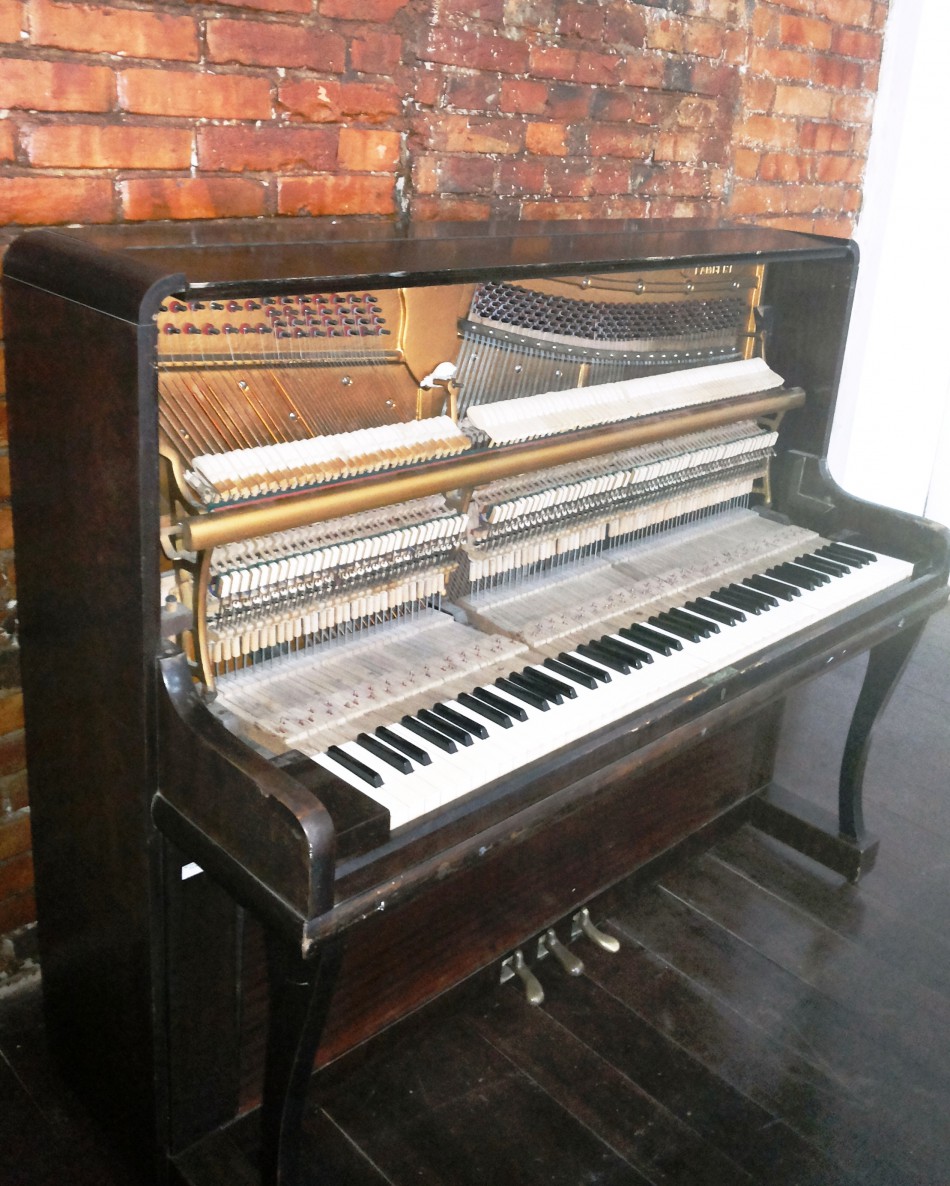 Fundação Cultural recebe piano de doação do Teatro Carlos Gomes 