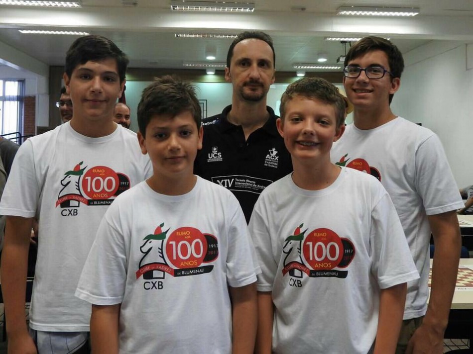 Enxadristas de Blumenau se destacam no Torneio Aberto Internacional