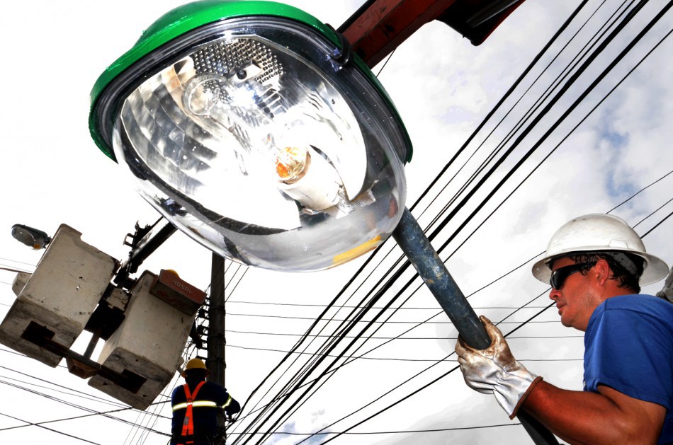 Secretaria de Serviços Urbanos realiza modernização na iluminação pública da cidade