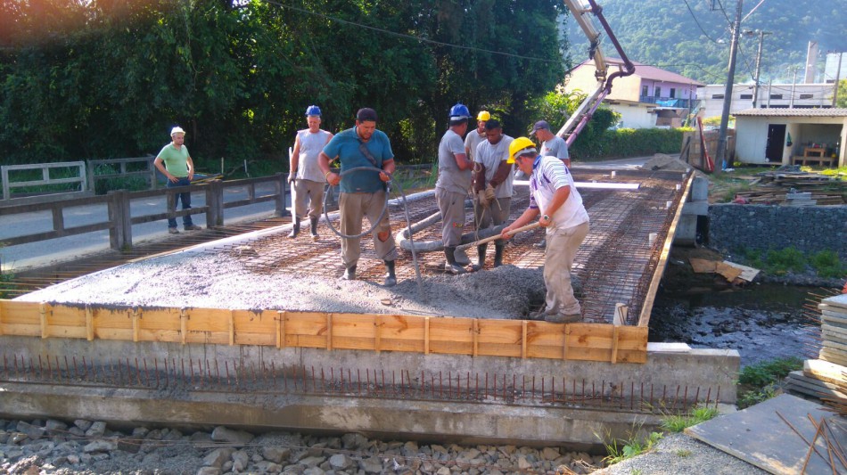 Investimento de R$ 5 milhões permite construção de seis pontes em Blumenau