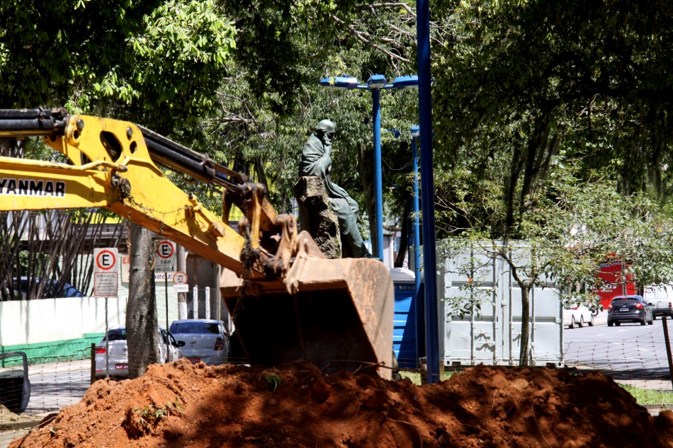 Praça Doutor Fritz Müller, no Victor Konder, começa a ser revitalizada