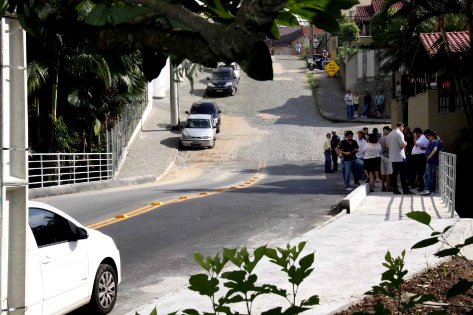 Nova ponte melhora mobilidade urbana do bairro Vila Nova