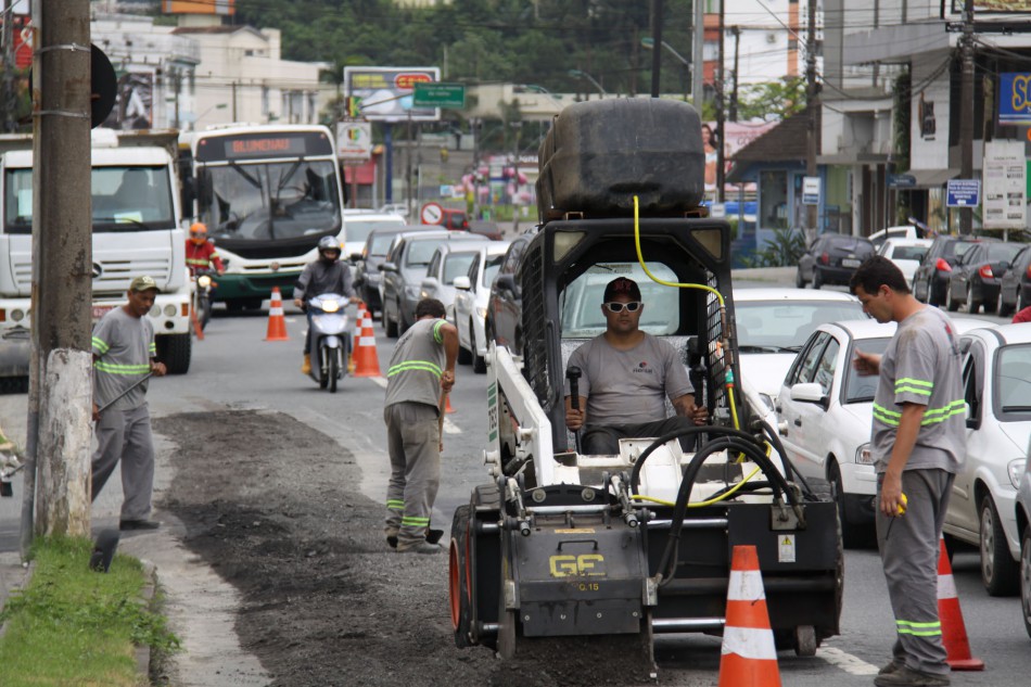 Prefeitura inicia recuperação asfáltica da rua 7 de Setembro 