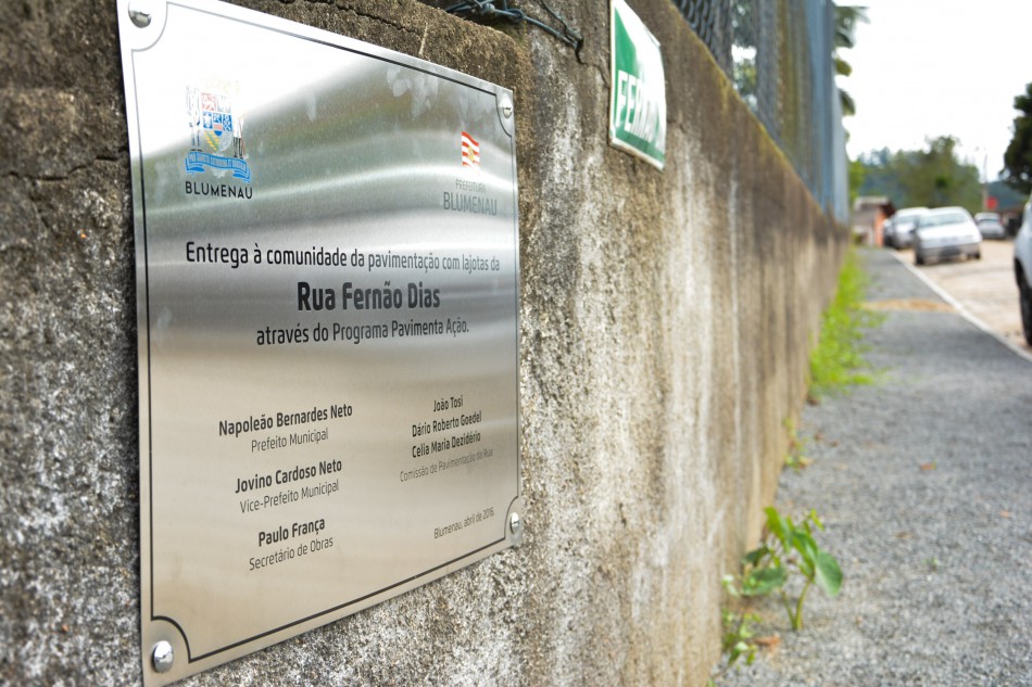 Prefeitura entrega mais duas pavimentações aos bairros 