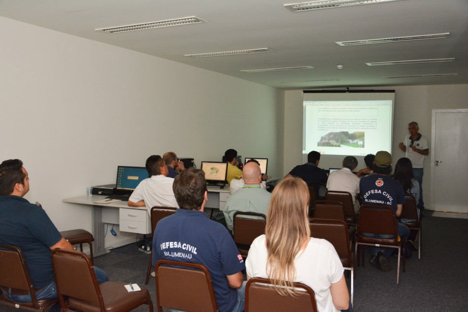 Blumenau recebe Treinamento Técnico de Análise e Mapeamento de Perigo  