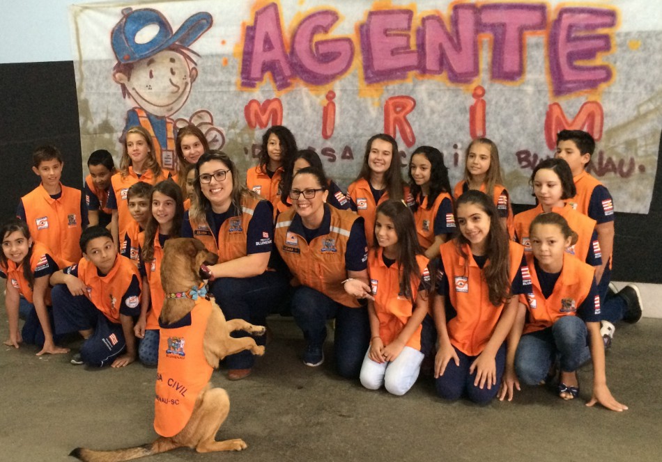 Alunos do Programa Defesa Civil na Escola visitam Prefeitura nesta quarta