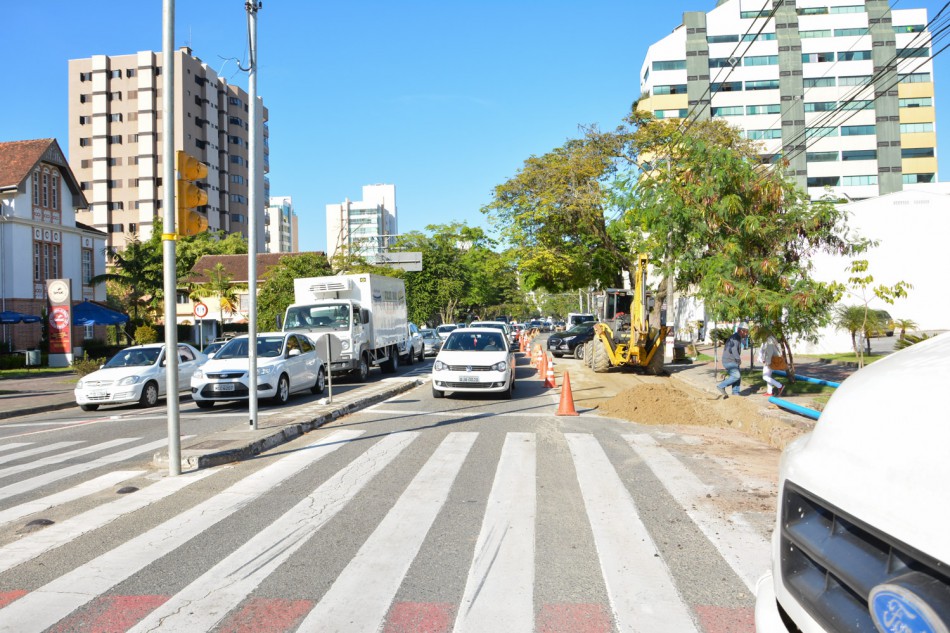 Pista da Alameda Rio Branco interditada para obras do Samae