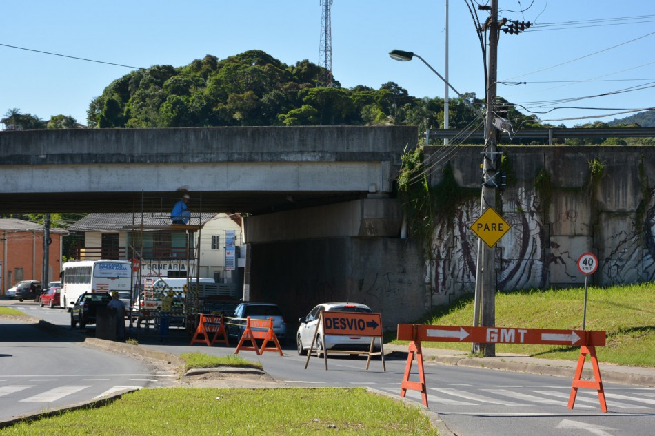 Trecho da Rua Francisco Vahldieck ficará em meia pista para obras