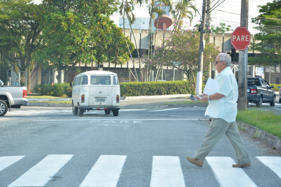Secretaria Serviços Urbanos realiza repintura de faixas de pedestres 