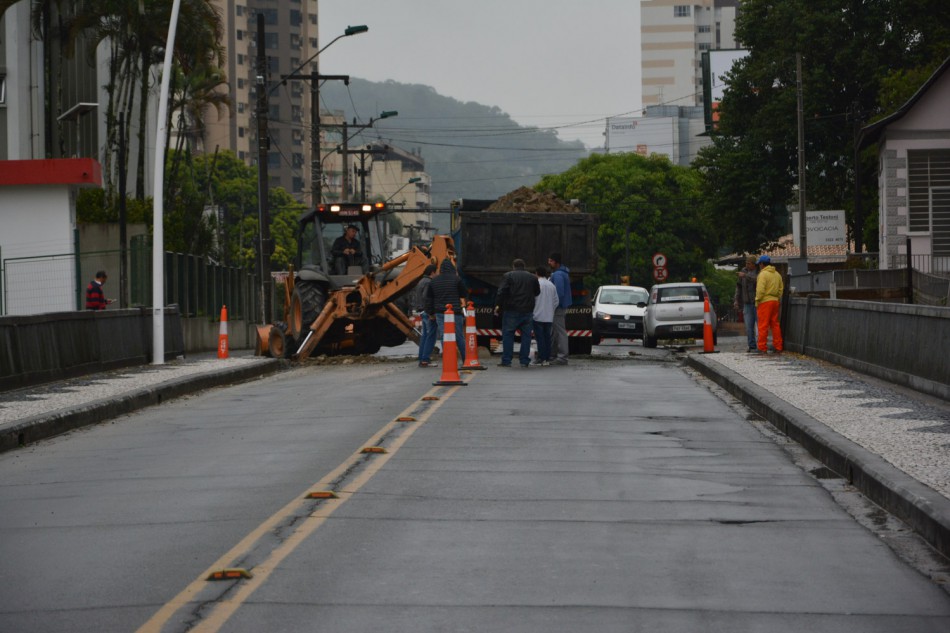 Transferida para sábado a pavimentação na cabeceira da Ponte Adolfo Konder