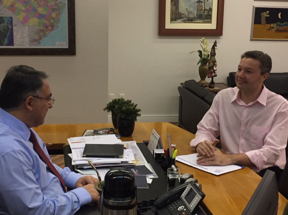 Prefeito reivindica melhorias para Blumenau junto ao governador