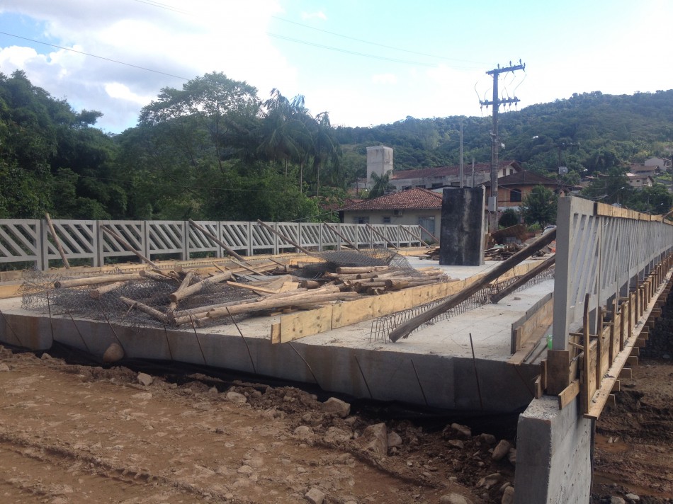 Prefeitura notifica empresa por paralisação nas obras da Ponte Preta