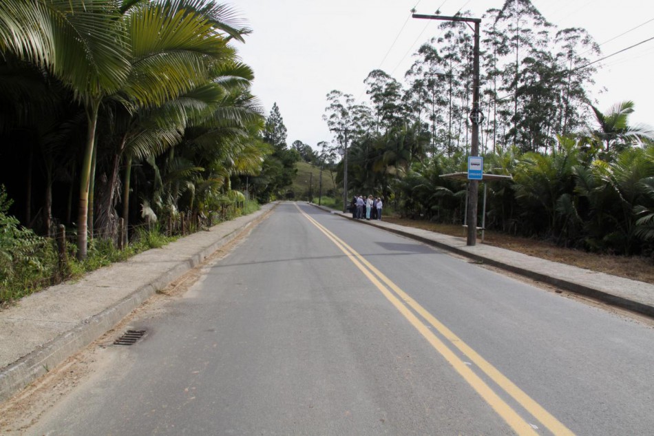 Prefeitura entrega obra de contenção e dois quilômetros de pavimentação