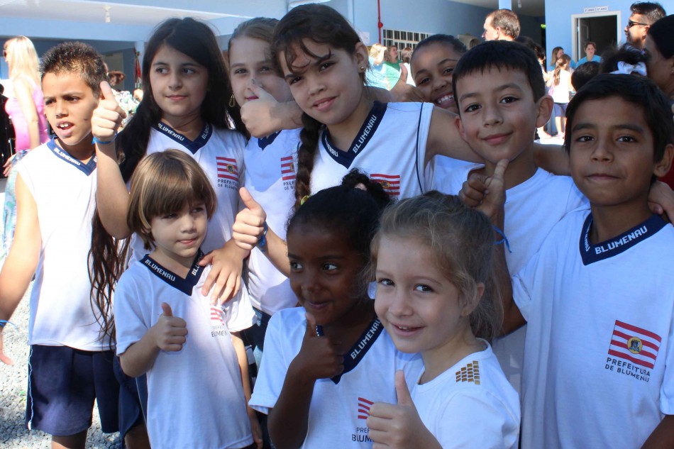 Comunidade recebe escola Nemésia Margarida totalmente reformada