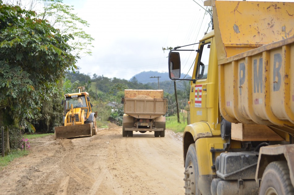 Intendência da Vila Itoupava realiza serviços de manutenção 