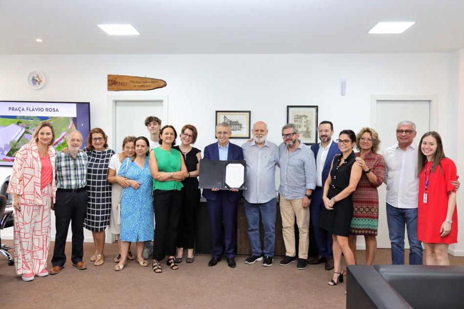 Prefeito assina ordem serviço para implantação de nova praça na Rua João Pessoa