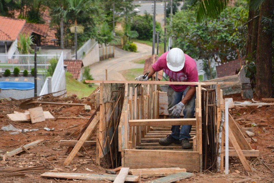 Novo reservatório de água na Rua Mariana em fase de construção