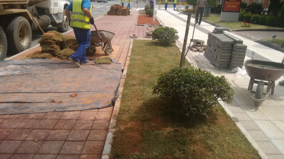 Obras de mobilidade no Centro recebem pavimento