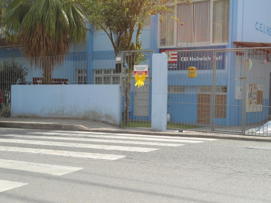 Ação do CEI Henrique Reif conscientiza motoristas sobre Maio Amarelo