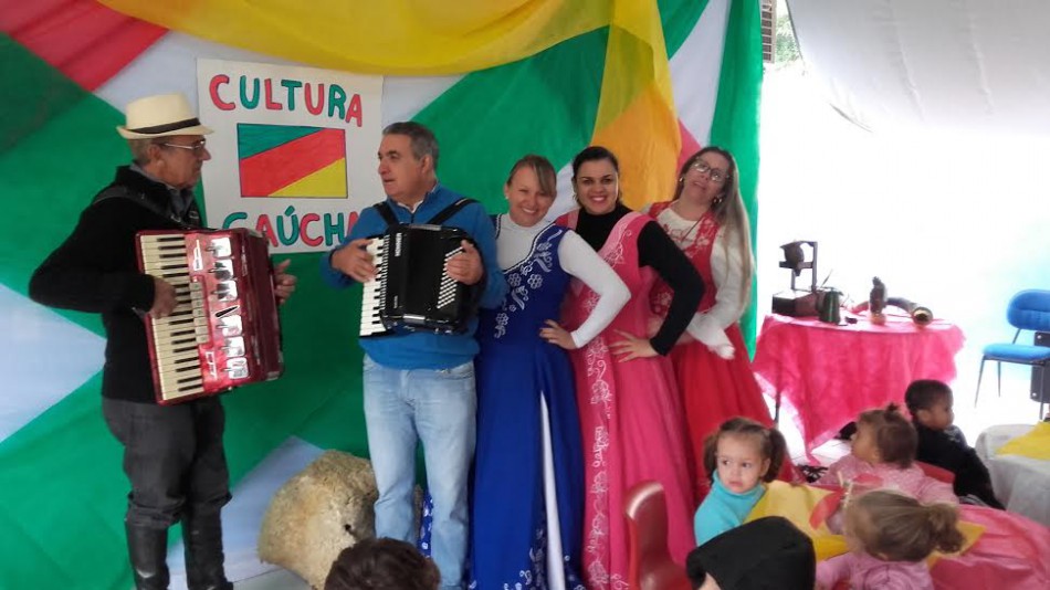 Projeto aproxima culturas do Brasil no CEI Daniel Bressanini