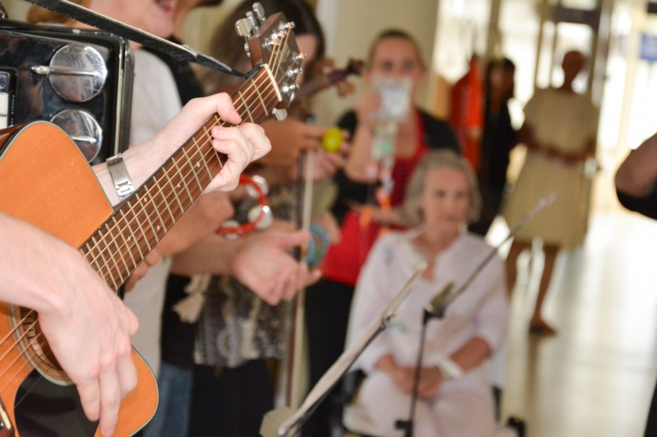 Professores de música visitam pacientes no Hospital Santa Isabel