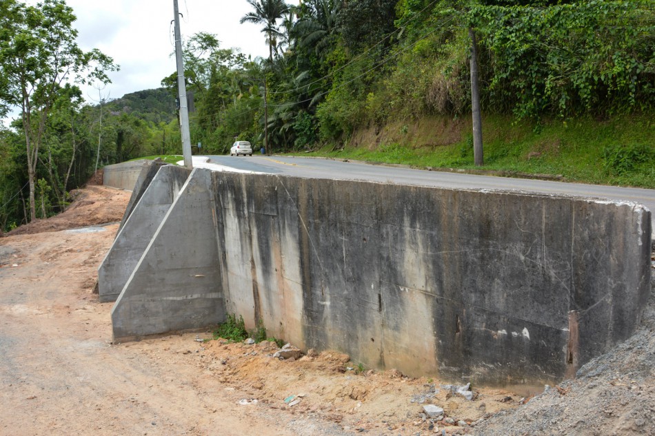 Mais três obras de contenção de encosta estão concluídas