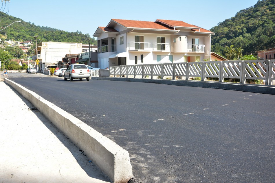 Ponte da Rua Ruy Barbosa, no Progresso, tem acessos pavimentados