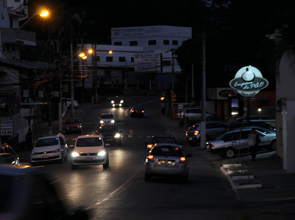 Rua Benjamin Constant recebe melhoria na iluminação pública