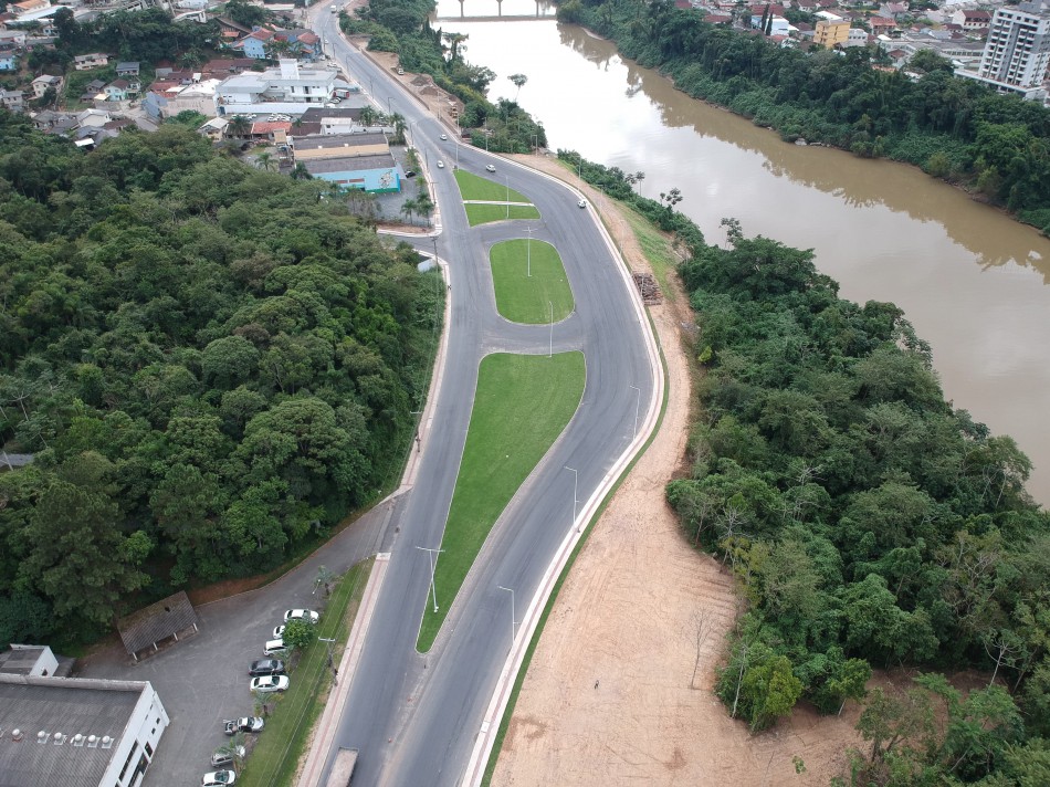 Obra da República Argentina retoma com serviço de sinalização de trânsito 