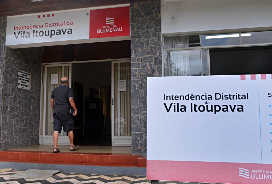 Intendência da Vila Itoupava executa serviços de manutenção