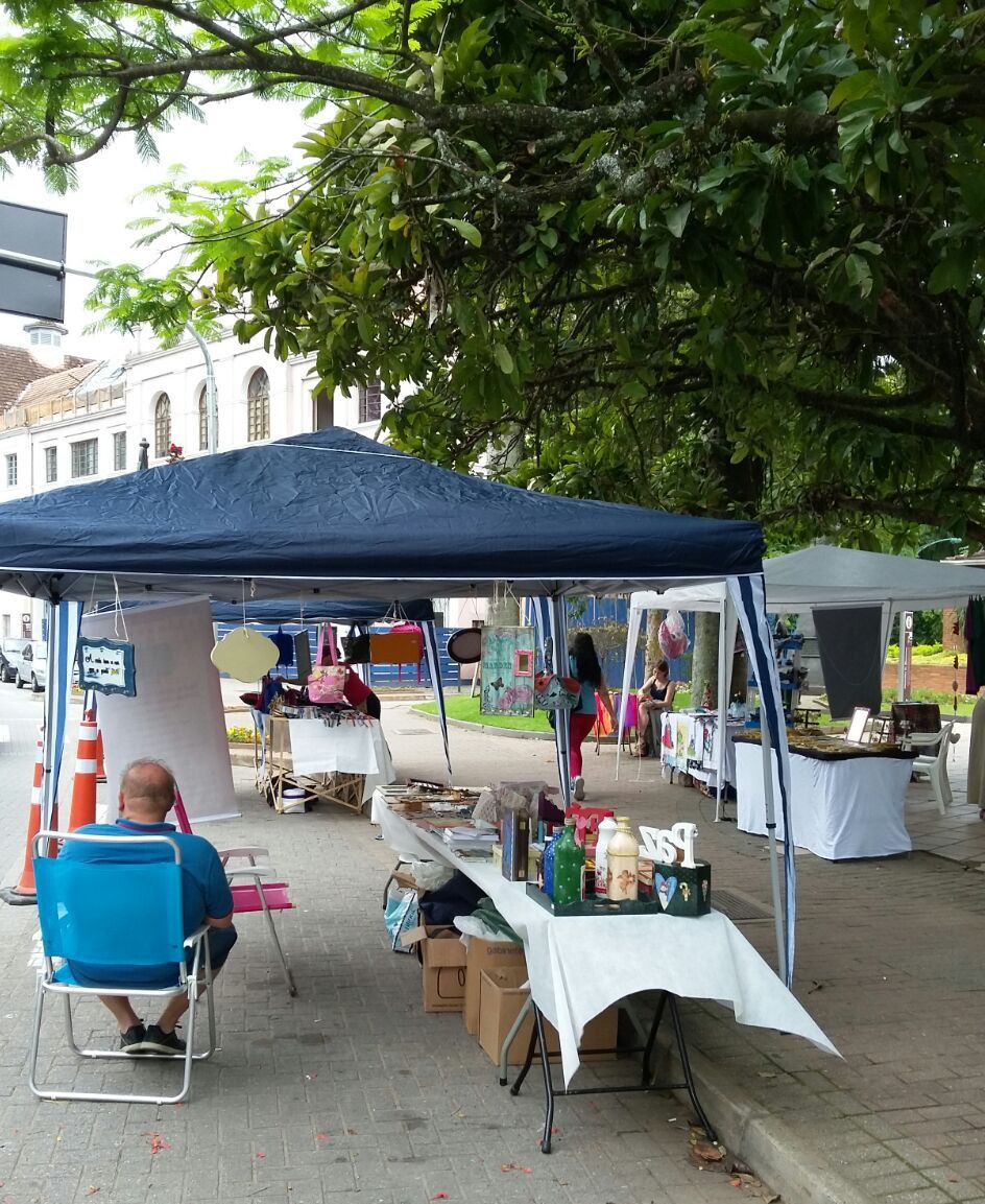 Artesãos participam de feira cultural neste sábado