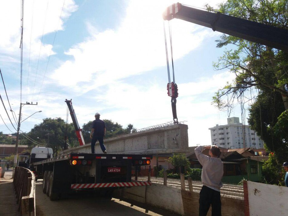 Obra na nova ponte no bairro Velha interrompe trânsito nesta terça, dia 7