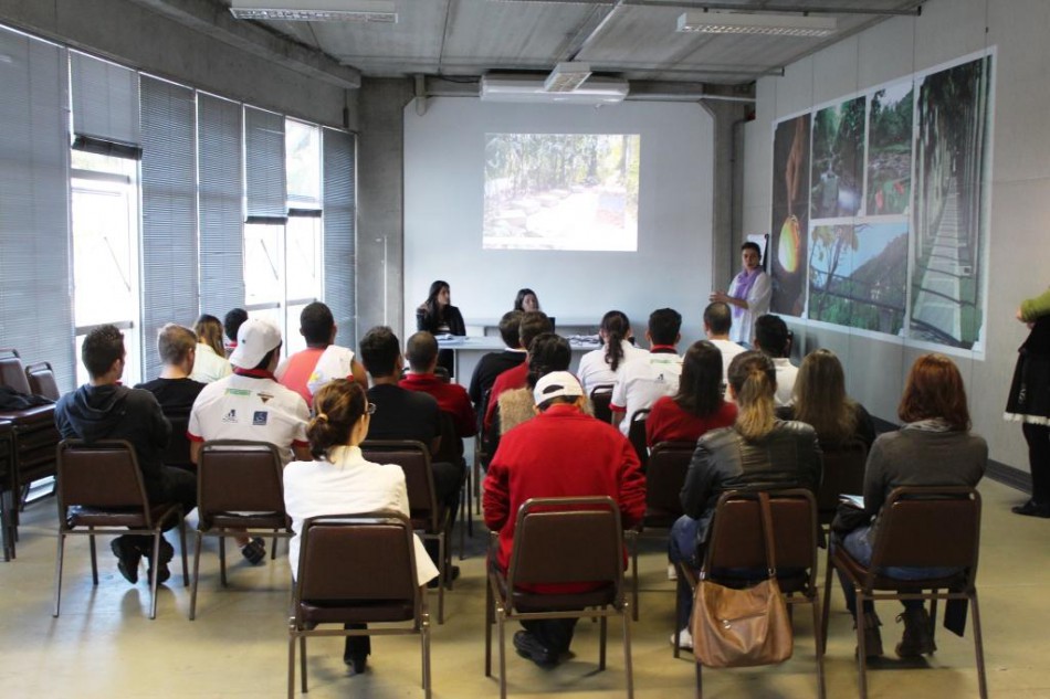 Taxistas de Blumenau recebem qualificação da Secretaria de Turismo