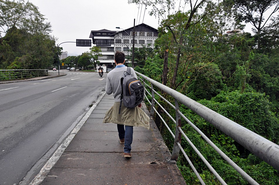 Prefeitura realiza conserto de guarda corpo da ponte na Avenida Beira-rio