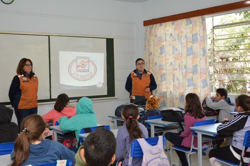Defesa Civil na Escola ministra aula sobre percepção de risco
