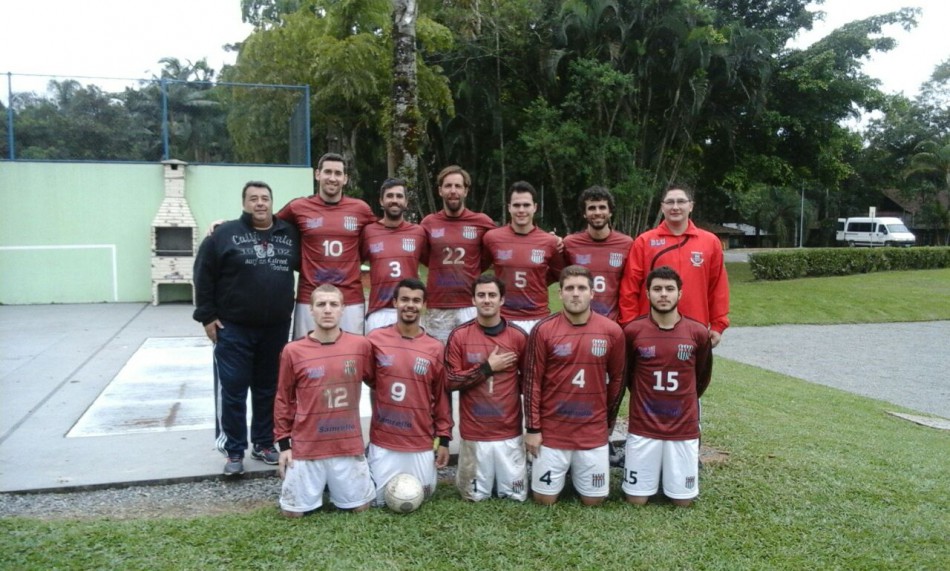 Blumenau assume a liderança no estadual de punhobol