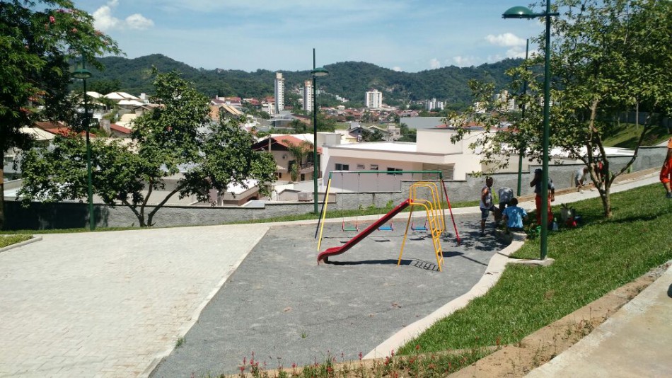 Bairro Itoupava Norte recebe nova praça