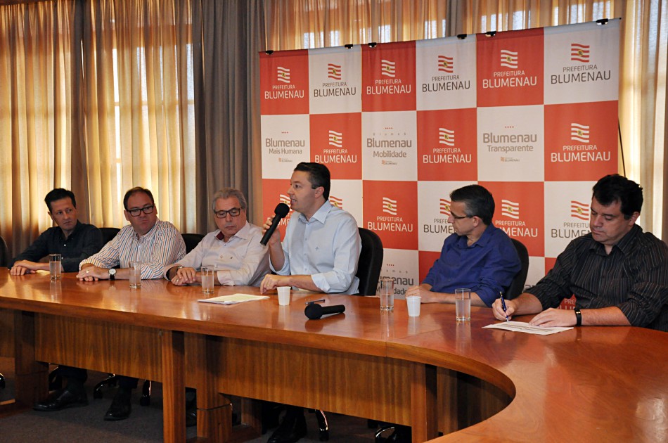 Prefeitura anuncia lançamento de edital do transporte coletivo para dia 16 