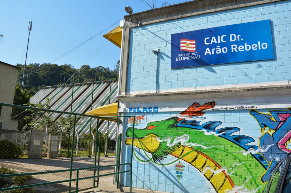 CEI Dr. Arão Rebello reinaugura parque para crianças