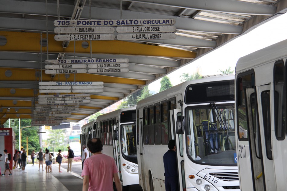 Transporte coletivo com ônibus extras para o jogo do Metropolitano