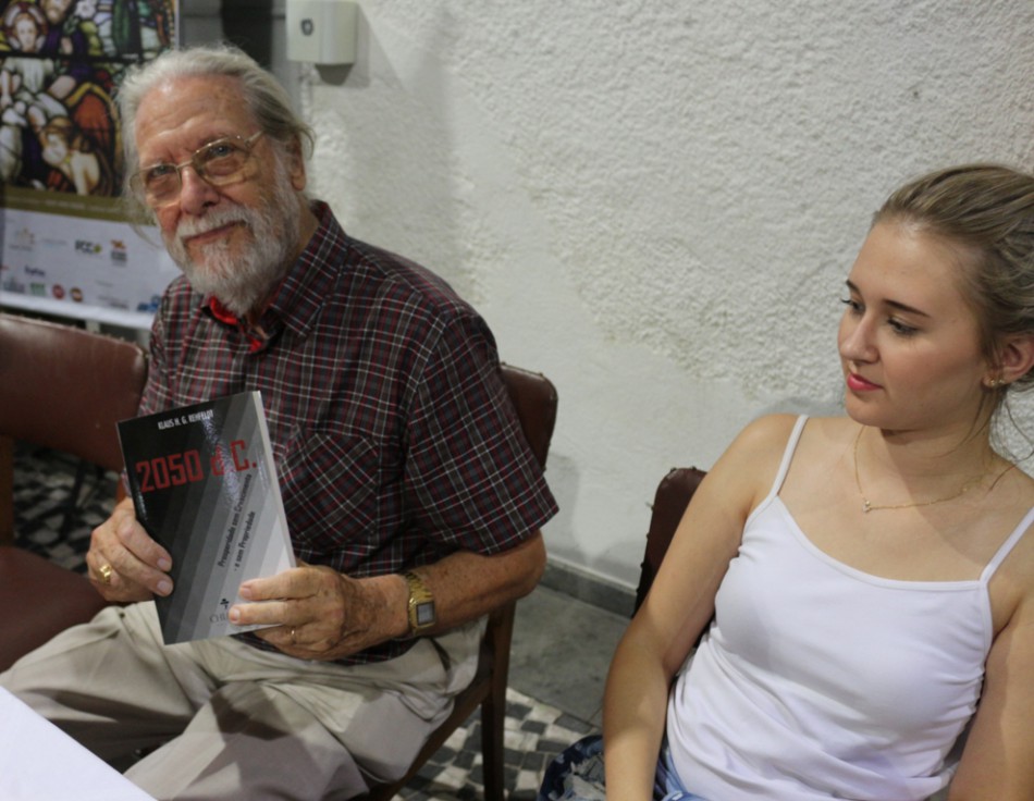 Escritor Klaus Rehfeldt faz palestra gratuita na FCBlu