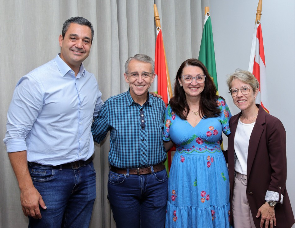 Prefeito de Blumenau anuncia mudança no comando da Secretaria de Educação