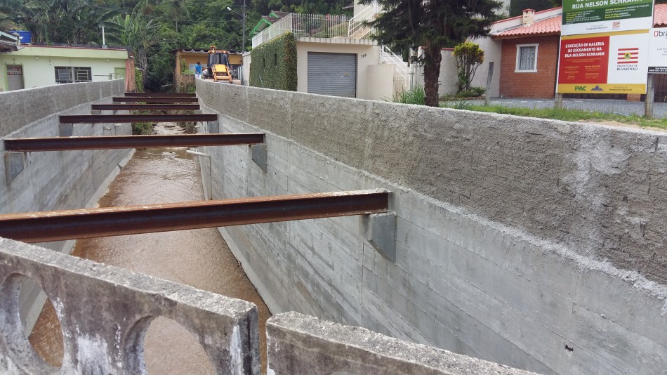 Galeria de escoamento é concluída no bairro Valpaíso