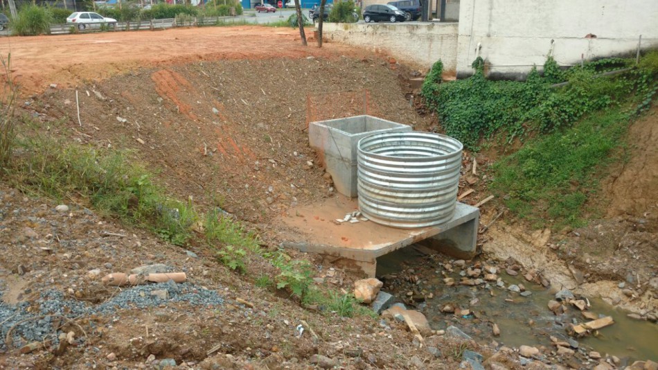 Finalizada a galeria de transposição do Córrego Sete de Maio